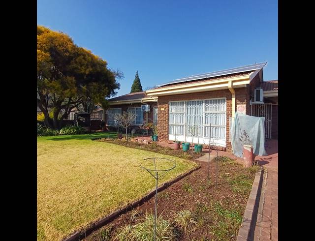 3 BEDROOM TOWNHOUSE FOR SALE IN GOLF PARK